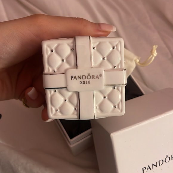 pandora - Picture 3 of 4